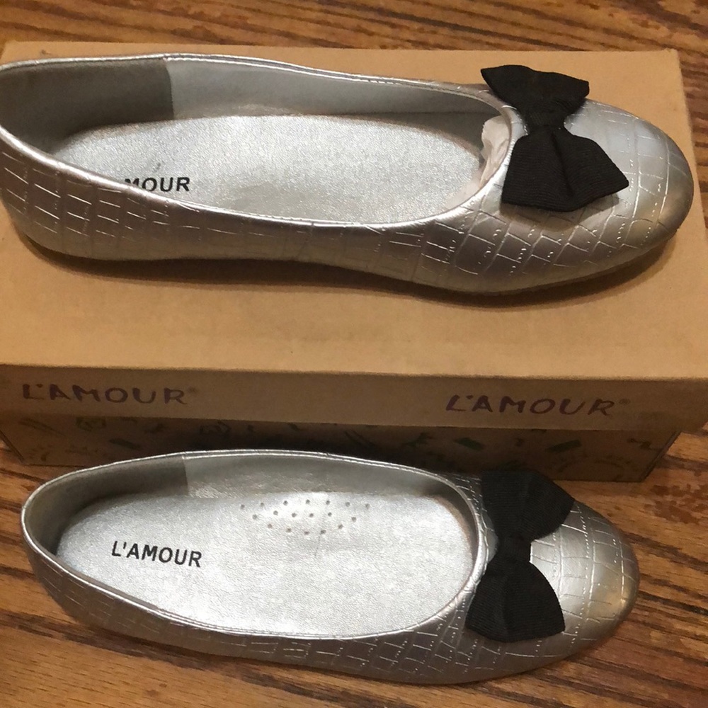 New L’amour 4, Girls silver shoes